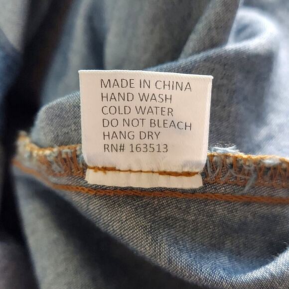 Design by Olivia Women's Classic Short Sleeve Button Down Denim Chambray Shirt - Picture 9 of 9